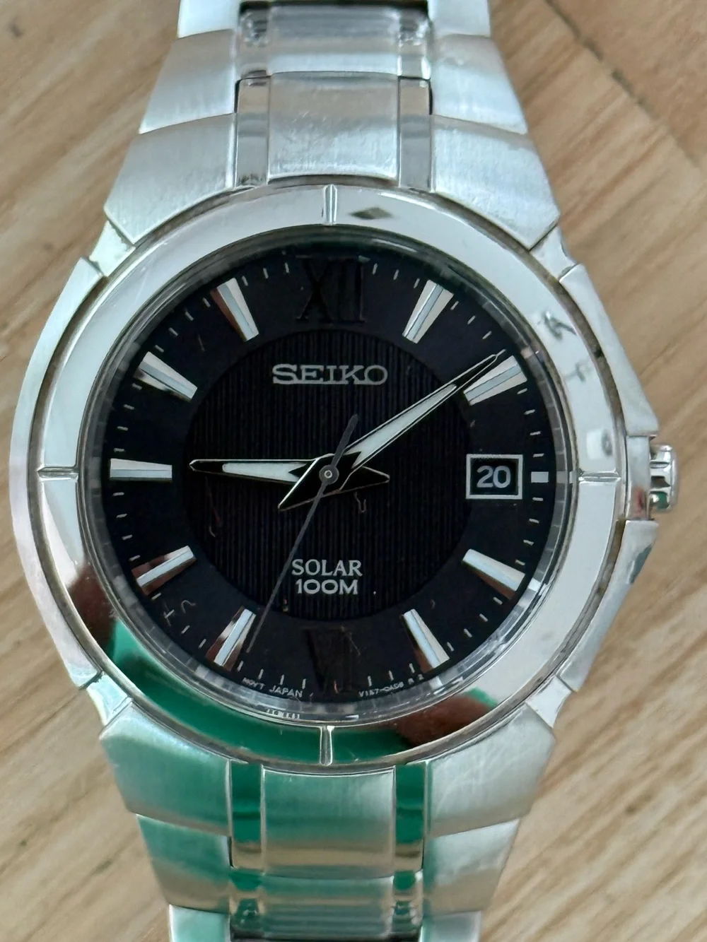 Seiko Solar Luxury Watch Black Dial Stainless Steel Bracelet Case Date Window